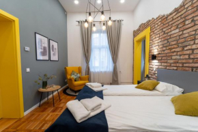 5 star Luxury Studio-Old Town Center